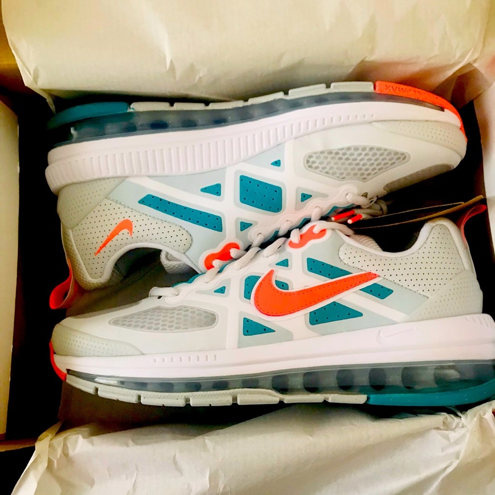 😊Brand New Air Max Genome Nike sneakers 😊